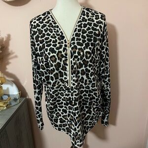 Questions Women’s Leopard Print V-Neck Blouse with Gold Quarter Zip Sz L